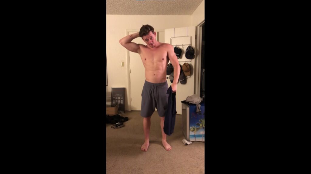 Slowly stripping and showing off my body cdyrnkn