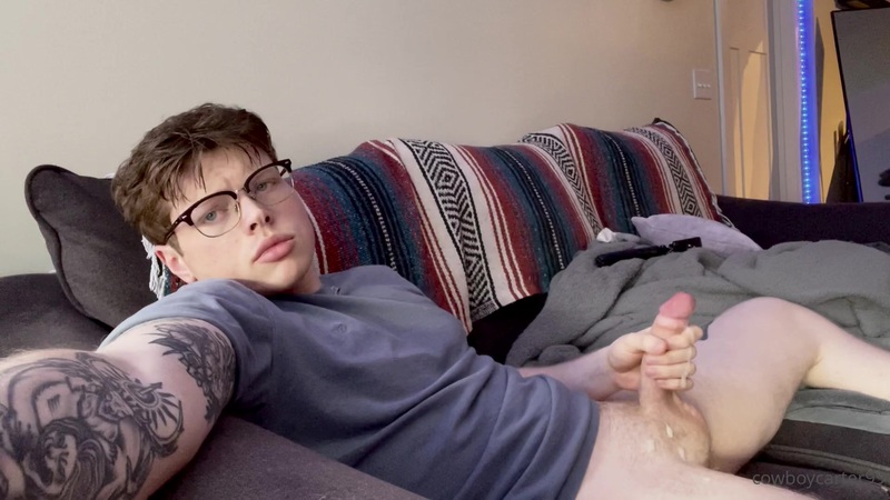 Jerking off hard and cumming – Cowboycarter99