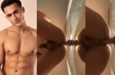 Levy Van Wilgen fucks himself with a dildo in the shower