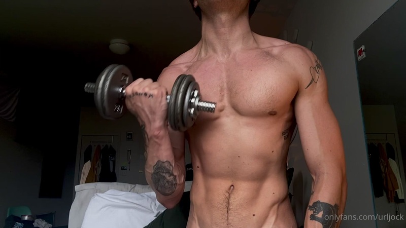 Doing a quick workout and showing off my muscles – Urljock