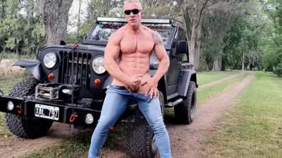 Cristhiaan jerks off outside – Chafa Ciafardini