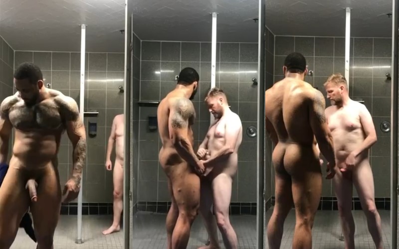 vegas_muscle – jerking in the gym showers