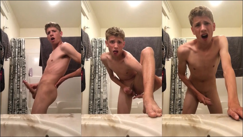 jaden_big jerks off in the bathroom