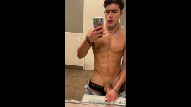 Quick solo jerk off in the bathroom – Josh Loz (jmloz)