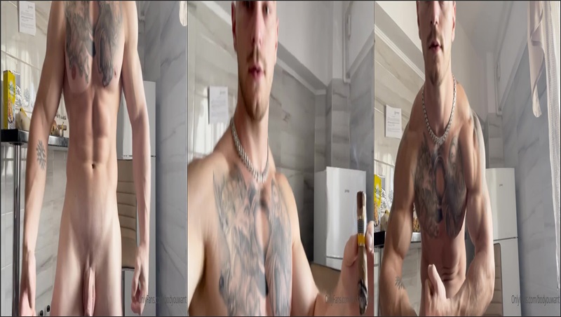 Bodyouwant shows off his body