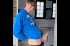 svandylove – Wanking my big cock in the dirty outdoor toilet until I cum all over the restroom!