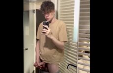 Maxence_hot jerks off in the bathroom