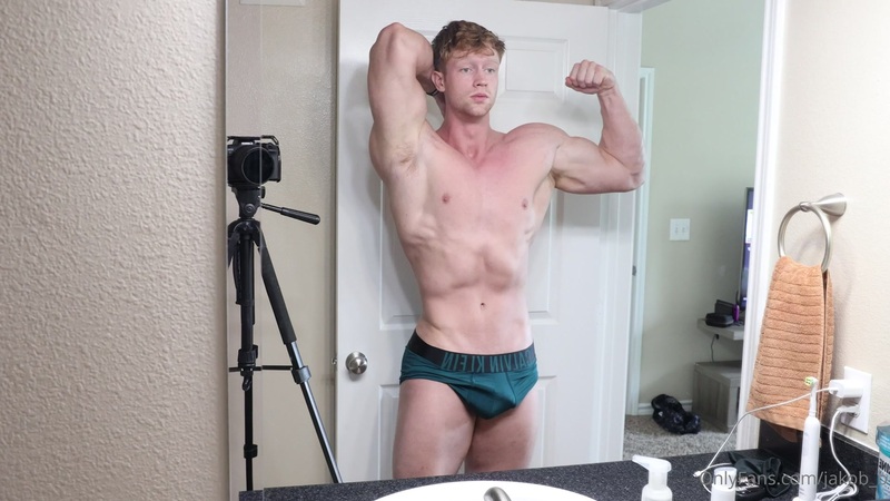 Showing off my muscles while in my underwear – Jakob Bergen (jakob_b)