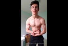 Having a shower and jerking off – LeanDaveXX