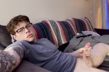 Jerking off hard and cumming – Cowboycarter99