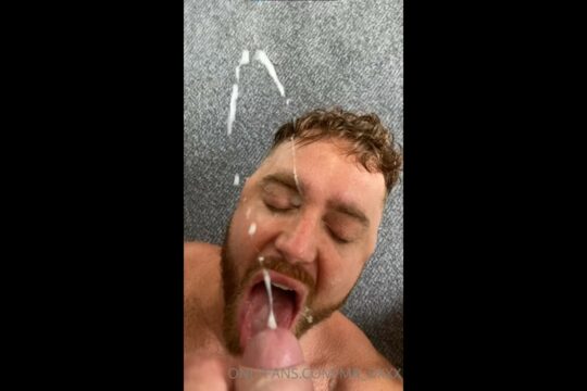 Sucking dick and getting a load over my face Mr_DXXX