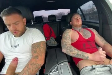 Andy Lee (AndyLeeXXX) and Big Liam (BigLiamXXX) jerk off together in the car