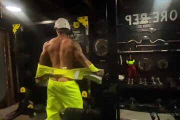 Slowly stripping and flexing Modeldpg