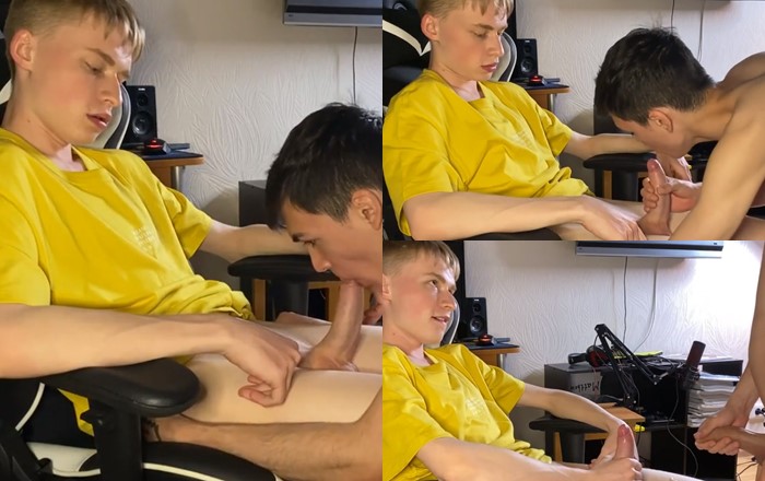 Matty and Aiden (mattyaiden) – Blowjob in the gaming chair