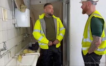 Andy Lee and Under 83 – Horny Builder Sucks My Cock