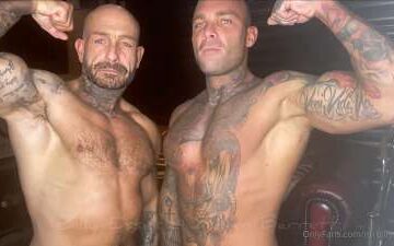 Billy Essex blows Steven Barrett