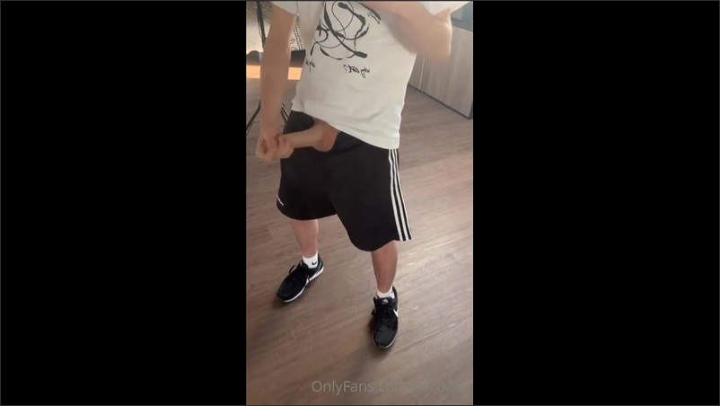 enzoolry jerks off and cums on a mirror