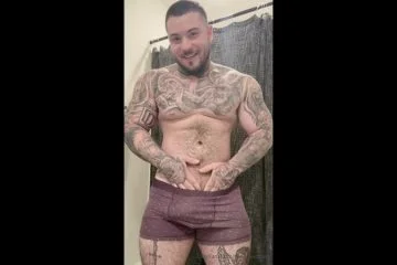 Having a shower and stroking my fat cock – Derek Martin (Deek Aesthetic)