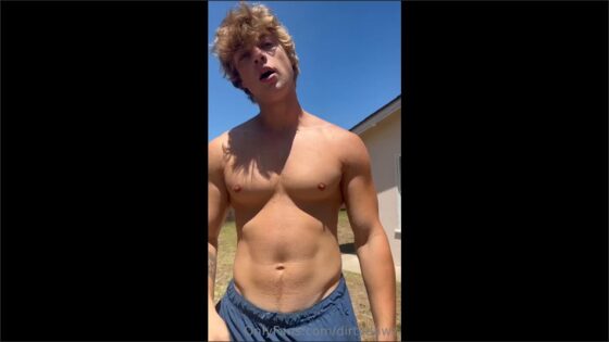Dirtydawz shows off his body and pits