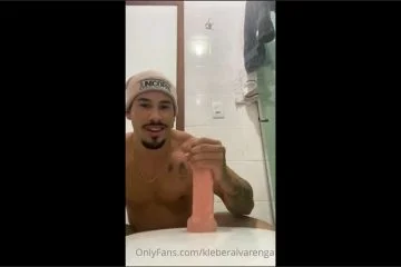 Kleber Alvarenga cums while bouncing on big dildo