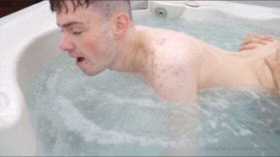 Danny Senpai and Trent Benz fuck in the hot tub – Onlyfans