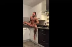 Sean Pratt (sean9pratt) jerks off in the kitchen while cooking