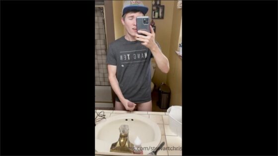 stewartchris jerks off in the bathroom