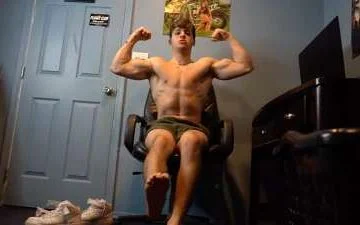 FlexMasterJoe – Foot worship 2