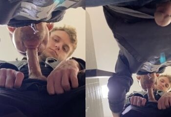 A blowjob in the public toilets A blowjob in the public toilets