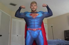 Showing off my superman costume and jerking off – Brad Jaxon (bmuscle100)