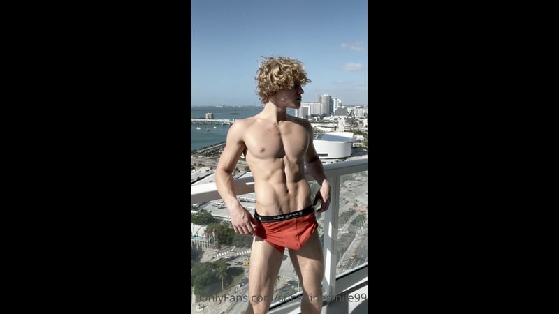 Flexing while showing off my young fit body – Owen Lindberg (sunshinesmile99)