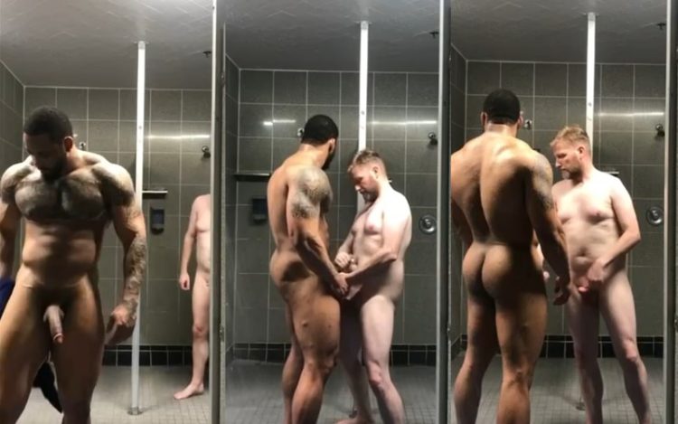 Vegas_Muscle – jerking in the gym showers