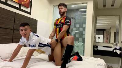 Morro Chacal (Agvalu) and LeonActXL fuck in their jerseys