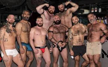 Bunker Jizz Orgy – Alex Marte, Drew Valentino, Kinkoer, Lawson James, Naked Yogui, PJ Knox, Tyler Rex Bunker Jizz Orgy – Alex Marte, Drew Valentino, Kinkoer, Lawson James, Naked Yogui, PJ Knox, Tyler Rex