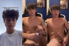 Ashtonh jerks off in his gaming chair and cums