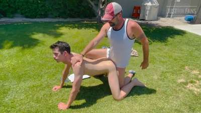 Brad Unzipped fucks Jonah Wheeler (ShowOffJonah) in the yard