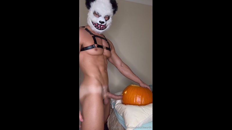 Fucking a pumpkin while wearing my harness – Halloween Special – Josh Duckworth (josshduckworth)
