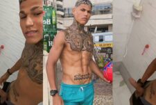 Jottaeme shows off his cock in the bathroom