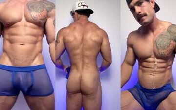 BrendonWharton plays with his cock in his underwear