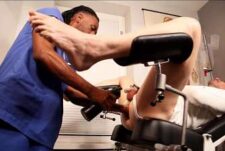 Double fisting in the doctor’s office – Lucio Davoli, Kody McCree, Max Wide