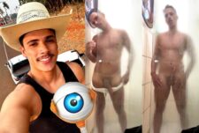 Chulipa77 jerks off in the bathroom