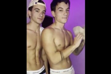 A smoke before we jerk – twinscastrovip, Castrofire