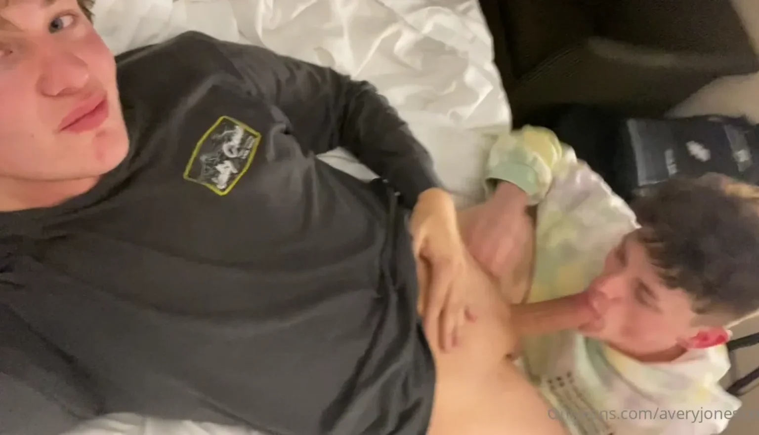 Avery Jones (averyjonesxxx) – a quick blowjob