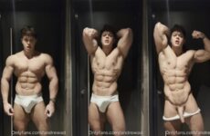 Showing off my big strong muscles after a workout – Andrewad