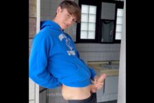 svandylove – Wanking my big cock in the dirty outdoor toilet until I cum all over the restroom!