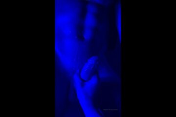 Getting a late night handjob Sven Basquiat sven_basquiat