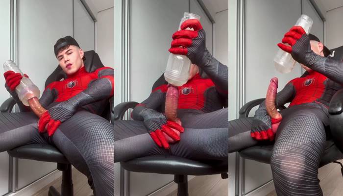 Gustavo Rocha (ogustavorocha) jerks off in custome