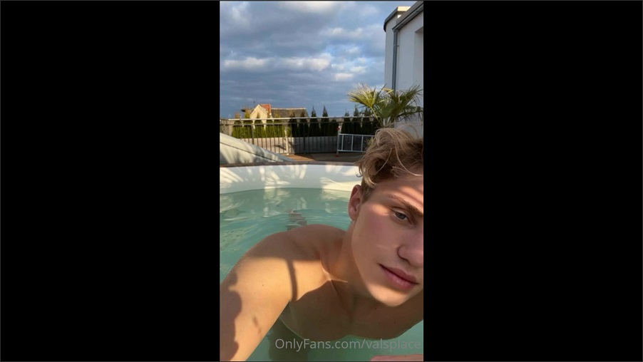 Enjoying the hot tub come and join – with Valentin Mehinagic (valsplace)