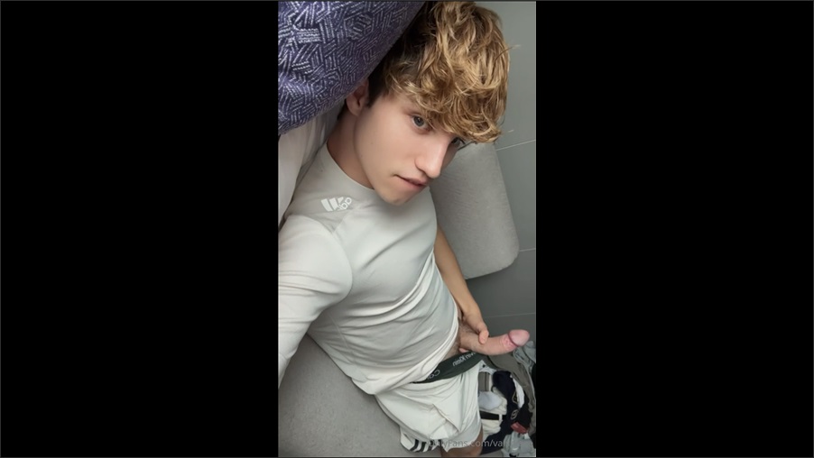 Unpacking my big dick  – with Valentin Mehinagic (valsplace)