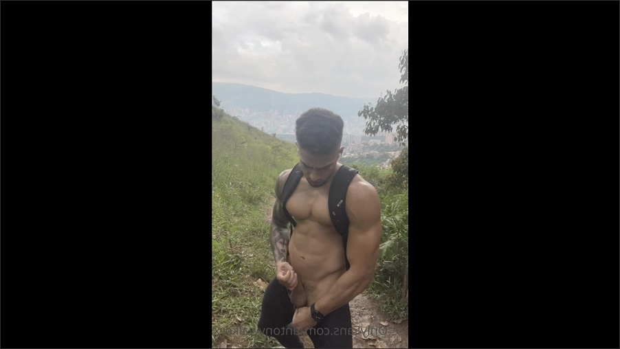 Antony Walker jerks off on the hill